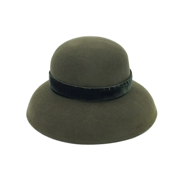 Črnkasto zeleni volneni klobuki