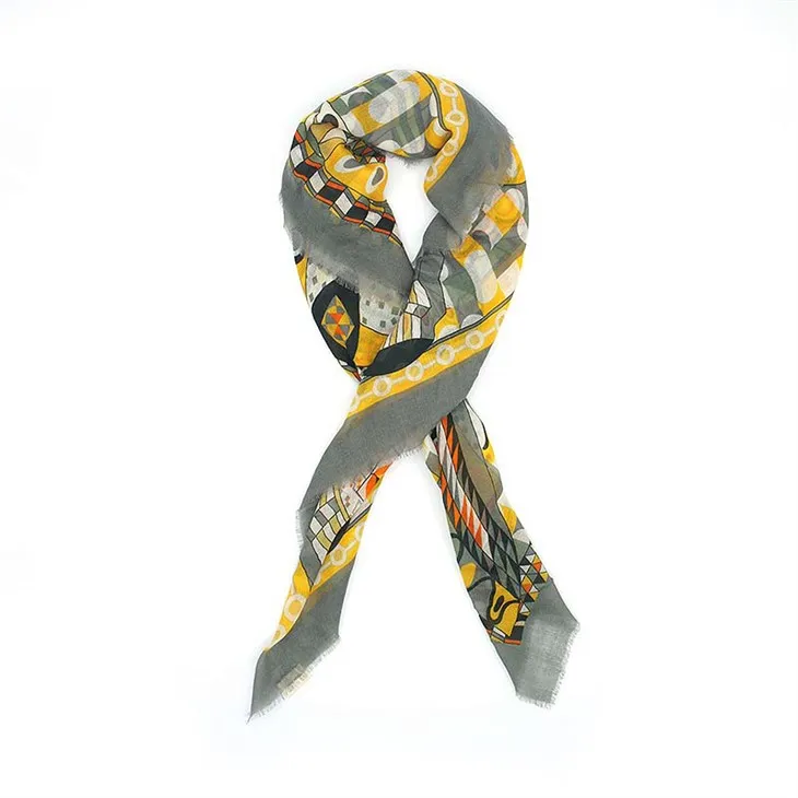 Volnena bandana s sivkastim vzorcem dediščine