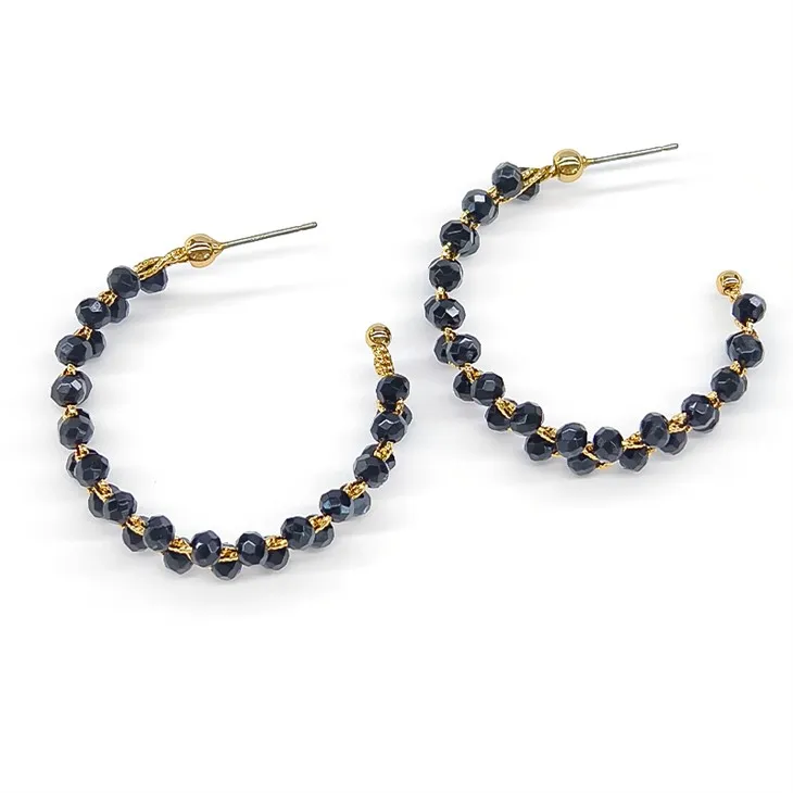 Obročasti uhan iz črnih perlic