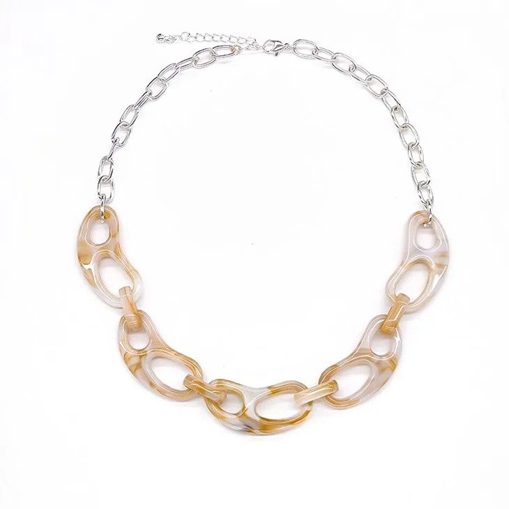 Srebrna drzna ogrlica